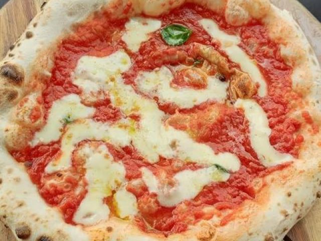 two-tozzers-pizza (4)-kireth-ai